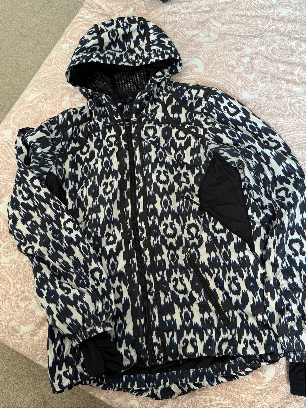 Lululemon Black and White Patterned Lightweight Hooded Jacket